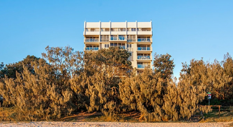 84 The Spit Beachfront Garden View Apartments